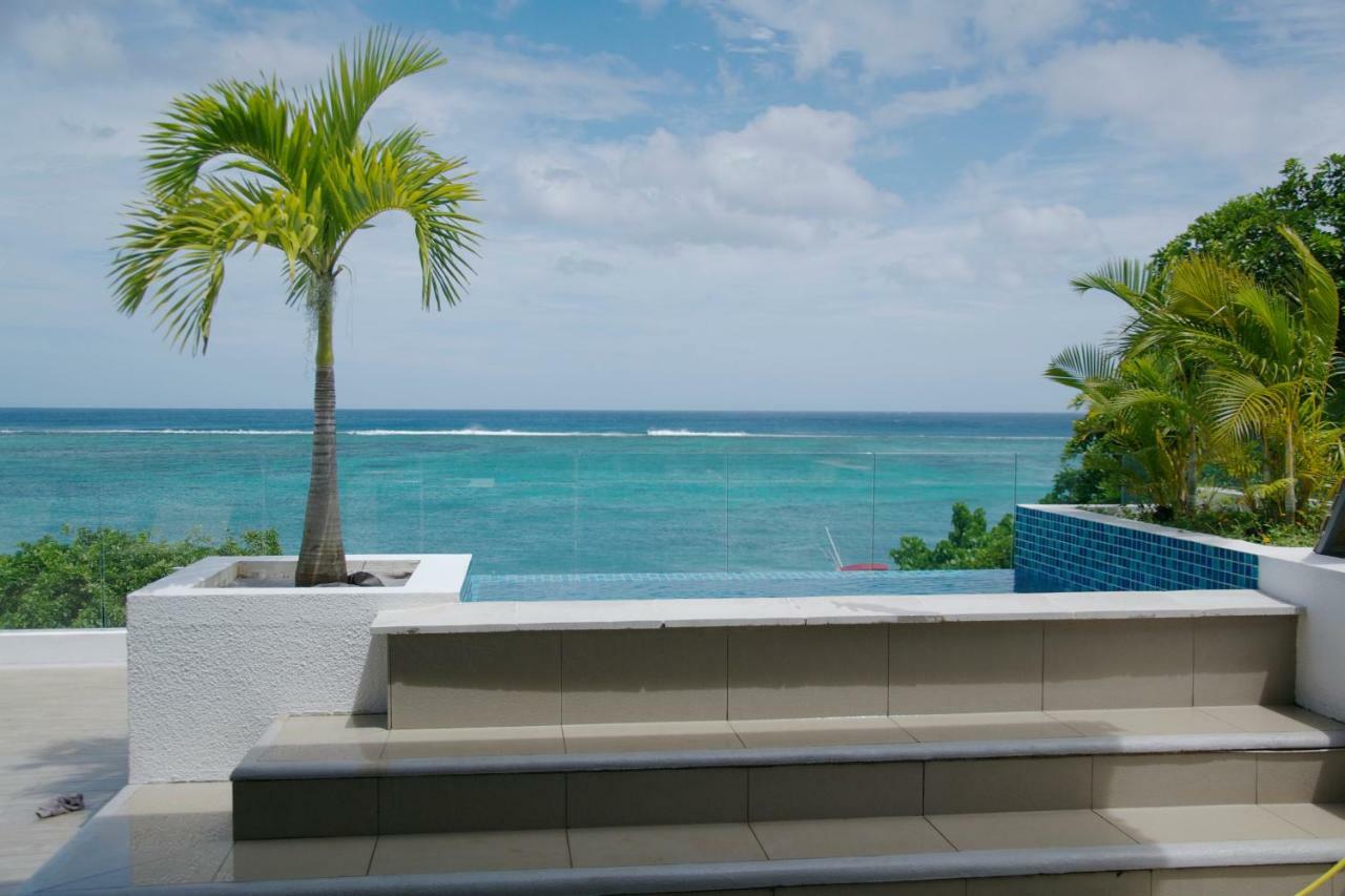 Cap Ouest Beachfront Luxury Penthouse & Apartment Flic en Flac Exterior photo